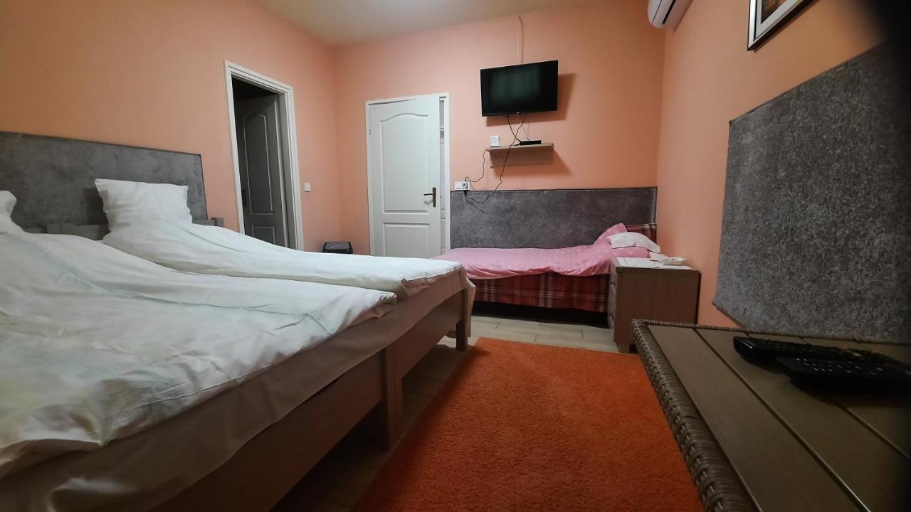 Torony Lovarda Maganszallas Kiskunfelegyhaza Exterior photo