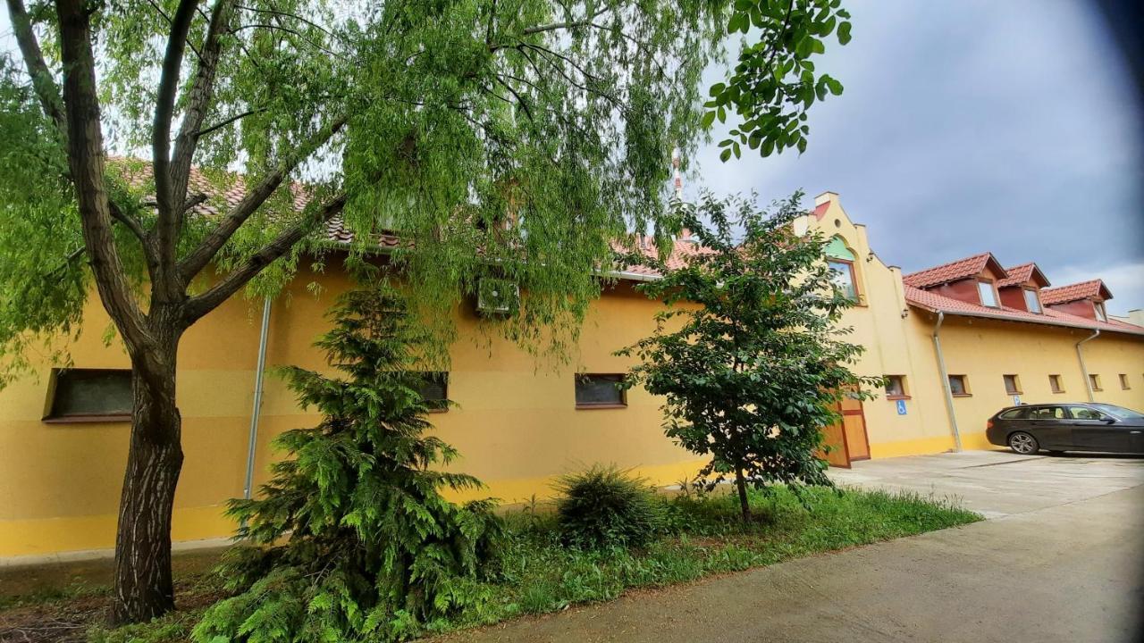 Torony Lovarda Maganszallas Kiskunfelegyhaza Exterior photo